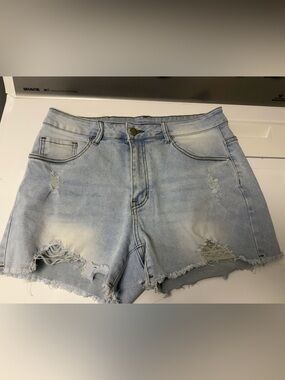 Light Wash Distressed Women’s Denim Shorts NWOT
